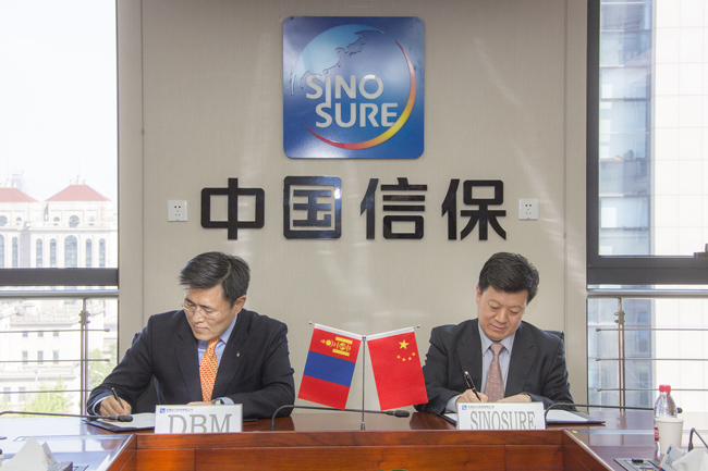 2_王廷科总经理代表公司与蒙古开发银行签署框架合作协议.jpg